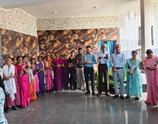 आइए हम अंधेरे को श्राप न दे आइए हम प्रकाश लाते है