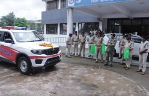पुलिस महानिरीक्षक जबलपुर जोन वर्मा द्वारा डायल-112 के उपलब्ध 29 वाहनों को हरी झंडी दिखाकर थानों एवं चौकियों के लिए किया गया रवाना