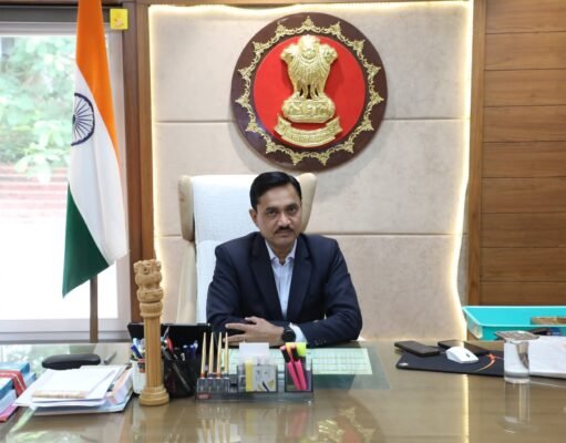 कलेक्टर श्री सिंह द्वारा नर्सिंग ऑफिसर को निलंबित करने का आदेश जारी