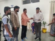 साईं भवन एवं मंगल भवन को खाली कराने ग्रामीणों ने सौंपा ज्ञापन