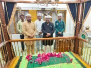 दरगाह में चादर भेंट कर प्रधानमंत्री की लंबी आयु के लिए मांगी दुआ