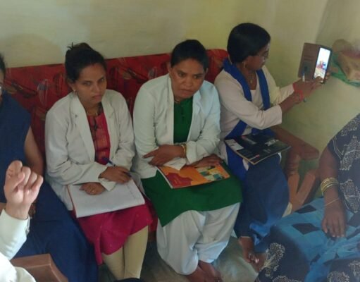 खबर का हुआ असर: पीड़िता के घर बयान लेने पहुंची स्वास्थ्य विभाग की टीम