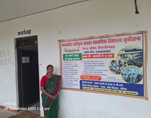 कलेक्टर ने मीडिया रिपोर्टर के माध्यम से वीडियो कॉल पर छात्राओं से किया संवाद