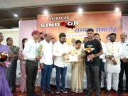 हिंदी दिवस के अवसर पर आयोजित शिक्षक सम्मान समारोह में छिंदवाड़ा के 23 वर्षीय युवा पर्वतारोही आदर्श शर्मा को विशेष रूप से सम्मानित किया गया।