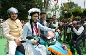 MP में 12वीं में फर्स्ट आने वाले 7832 विद्यार्थियों को सीएम डॉ. मोहन यादव ने दिया स्कूटर