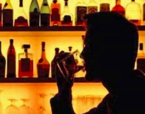 मुख्यमंत्री- जिला कलेक्टर के कड़े आदेश के बाद भी क्षेत्र की शराब दुकानों में धड़ल्ले से चल रहे अहाते