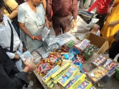 पटाखों की बिक्री पर दुकानदारों को मिली राहत, पर चांदनी चौक का हाल देख टेंशन में दिल्लीवासी