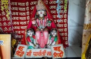 Karwa Chauth 2025: साल में एक बार करवा चौथ के दिन ही खुलता है ये खास मंदिर, यहां के दर्शन और प्रसाद भी अनोखे