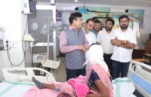 राज्यमंत्री श्री पटेल ने जिला अस्पताल का किया निरीक्षण