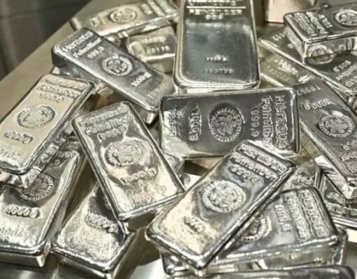 दिवाली से पहले चांदी की कमी: दाम आसमान पर, फिर भी त्योहारों में खरीदारी की होड़ जारी!