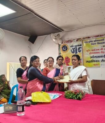 विदाई सम्मान समारोह: सेवानिवृत्त आंगनवाड़ी सेविकाओं को भावभीनी विदाई, कार्यों की सराहना