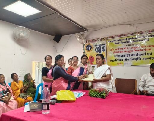 विदाई सम्मान समारोह: सेवानिवृत्त आंगनवाड़ी सेविकाओं को भावभीनी विदाई, कार्यों की सराहना