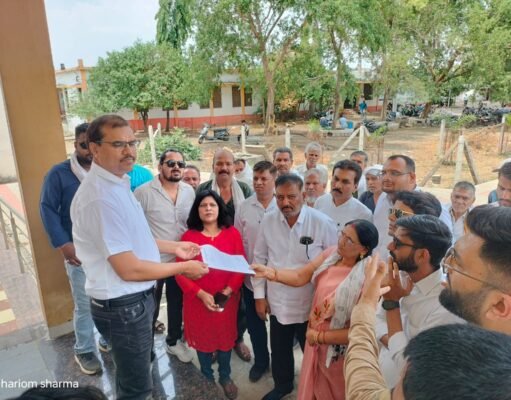 किसान हितों के लिए किसान कांग्रेस का प्रदर्शन, राज्यपाल के नाम सौंपा ज्ञापन