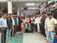 फुटपाथ की मासूम मुस्कान बनी जन्मोत्सव की पहचान