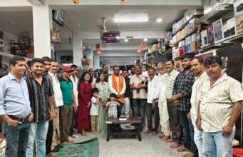 फुटपाथ की मासूम मुस्कान बनी जन्मोत्सव की पहचान