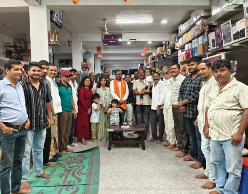 फुटपाथ की मासूम मुस्कान बनी जन्मोत्सव की पहचान