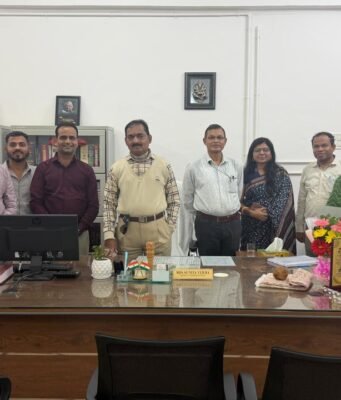 अपर आयुक्त की सहजता और आत्मीयता ने जीता मन, युवाओं को कर्मठता का संदेश