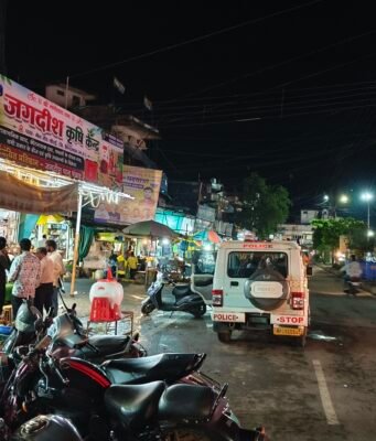 चौरई में संभागीय टीम का खाद-बीज दुकानों पर निरीक्षण