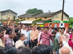 खाद के लिए अन्नदाता सड़क पर, चौरई में हजारों किसानों का चक्काजाम